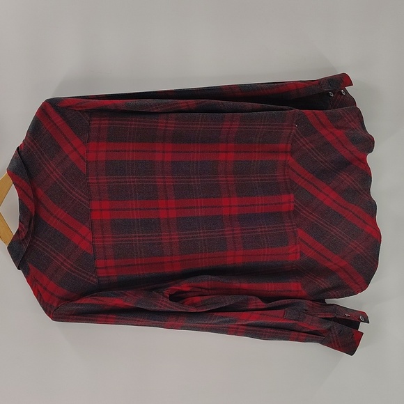 Cabi 3587 Cunningham Top Red And Gray Size Medium Half Button Pullover - Picture 7 of 7